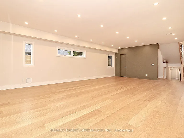 1048 Roosevelt Rd #MAIN — Photo 34