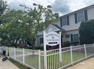 61 Clinton Ave APT 2, Stamford, CT 06901