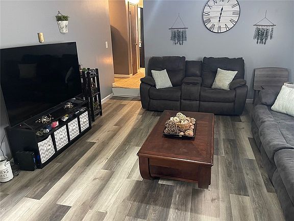 3rd image of 428 Lakemont Ave