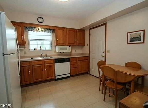 5th image of 6794 Havenhurst Ct Unit 4