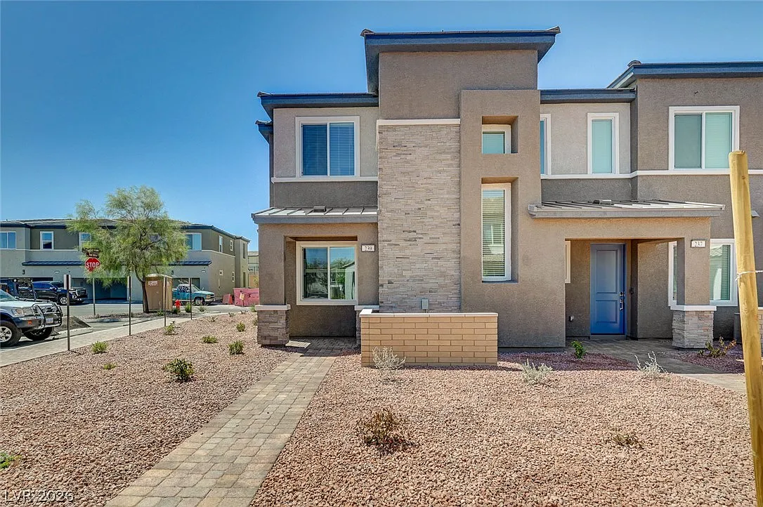 3 bed, 2.5 bath, 1479 sqft, $2,090 — Photo 1
