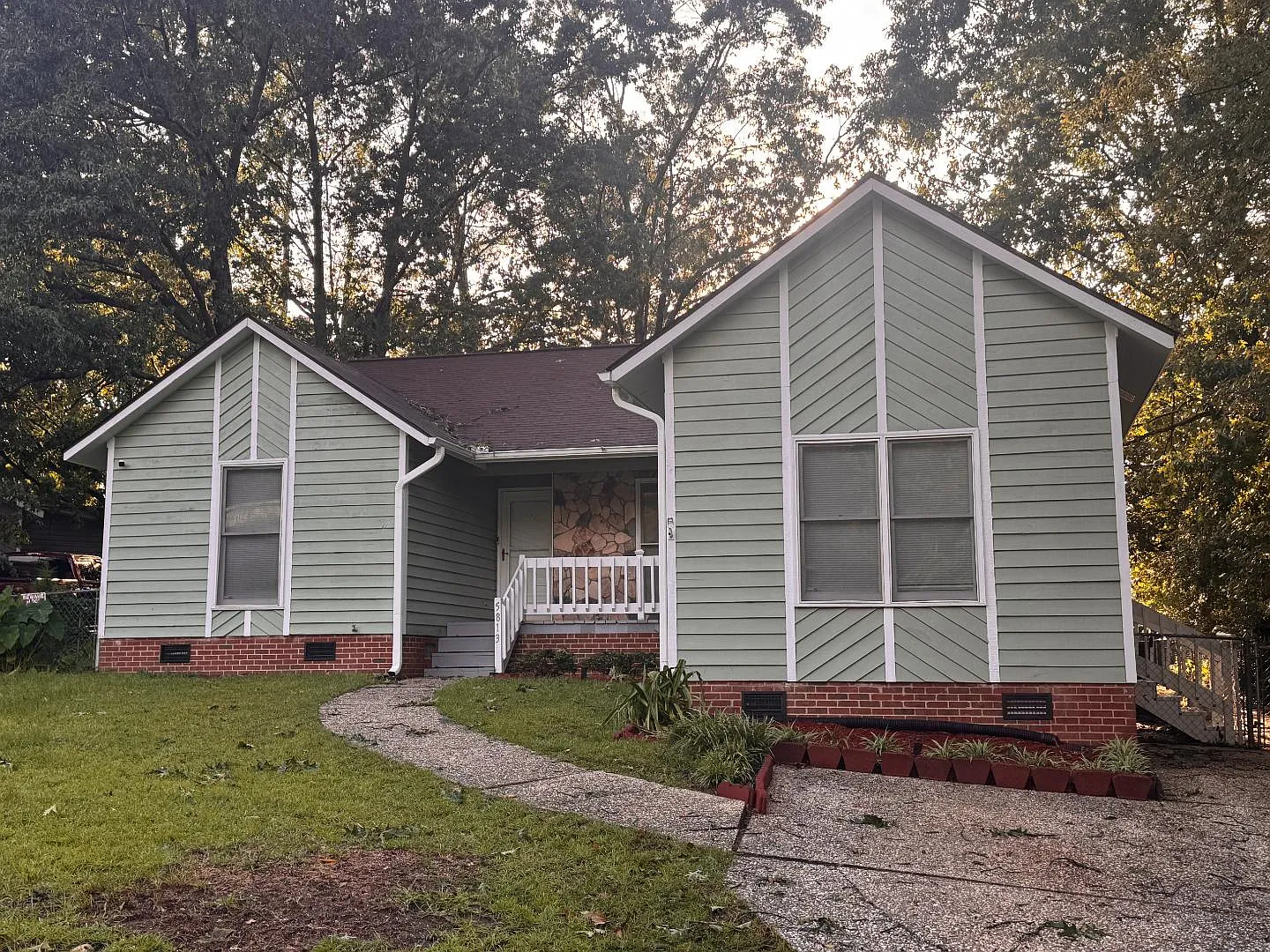 5813 Horton Pl — Photo 1