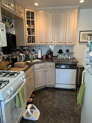 Rented by Amorelli Realty | media 28