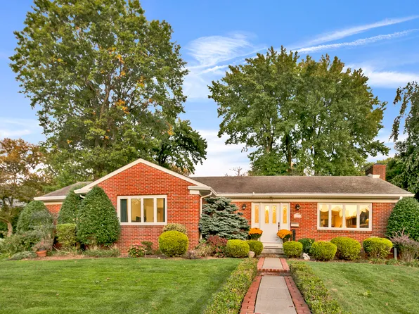 125 Bertha Place image 2 of 24