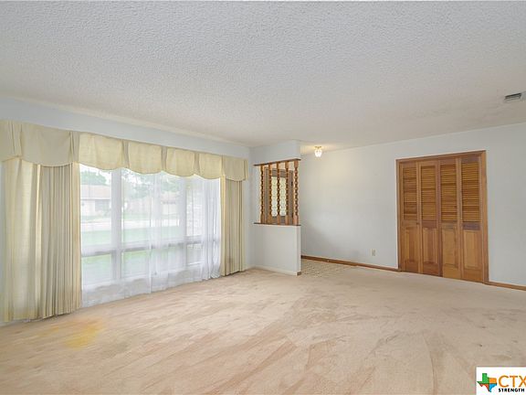 3rd image of 1331 Canary Ln