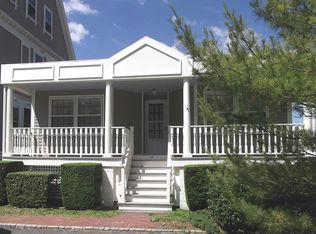 217 Hope St APT 10, Bristol, RI 02809