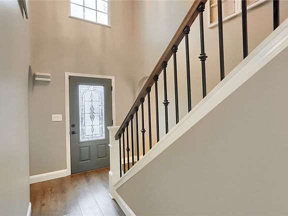 4th image of 420 Blue Ridge Dr