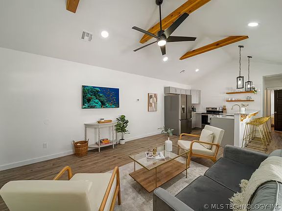 4th image of 1128 S Xanthus Ave