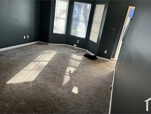 4 bed, 1374 sqft, $2,000 — Photo 2