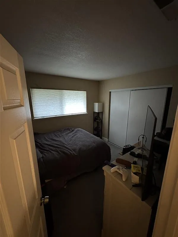 5 bed, 2.5 bath, 2647 sqft, $900 — Photo 1