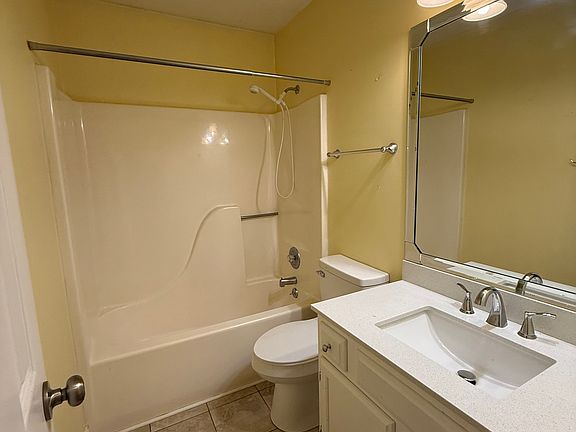 4th image of 2425 Downing Dr