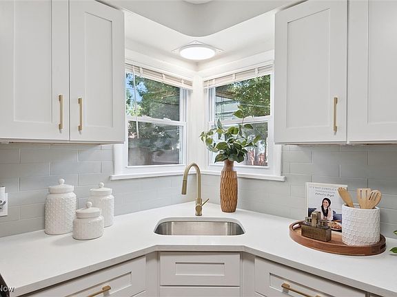 4th image of 18205 Dalewood Ave