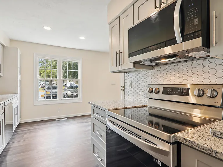 18257 Smoke House Ct — Photo 5
