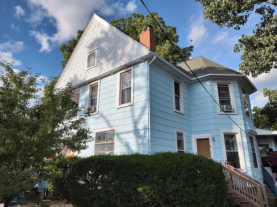 802 Lowell St #4