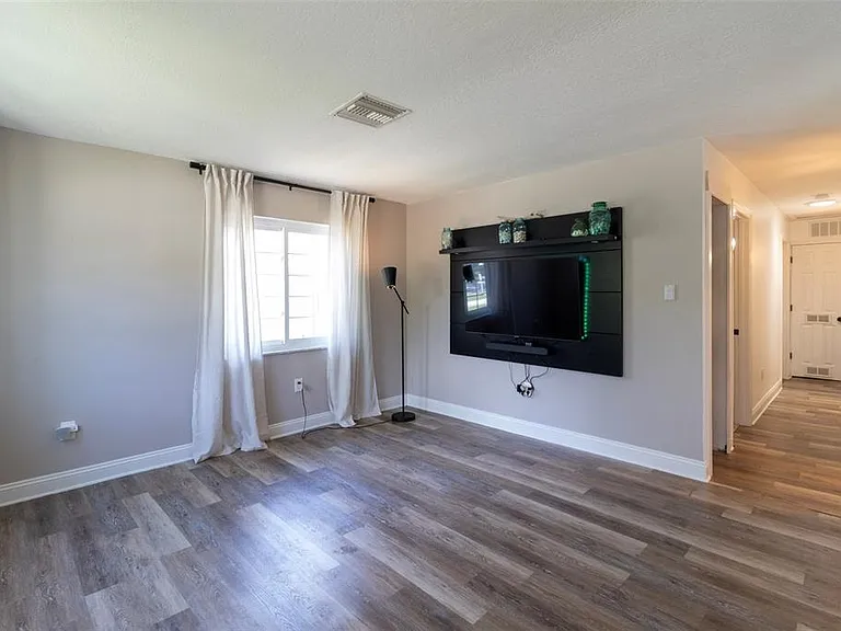 3018 19th Pl SW — Photo 4