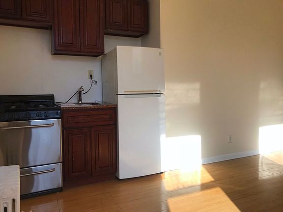 2nd image of 402 W 51st St APT 4D