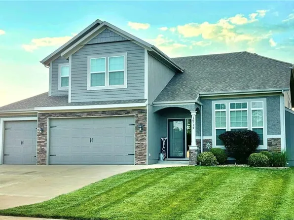 16714 Freeman Dr, Basehor, KS 66007