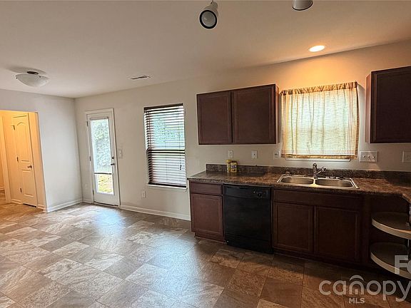 3rd image of 2602 Meadow Knoll Dr