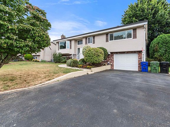 3rd image of 45992 Silver Ave