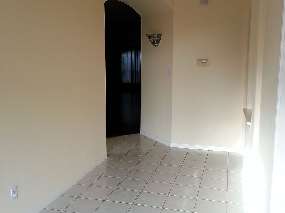 Foyer with high ceilings