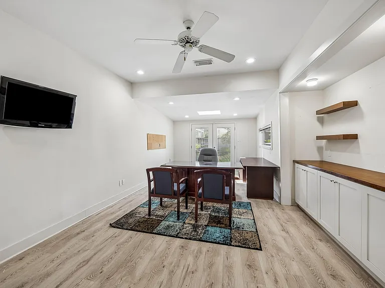 905 Harvard St — Photo 24