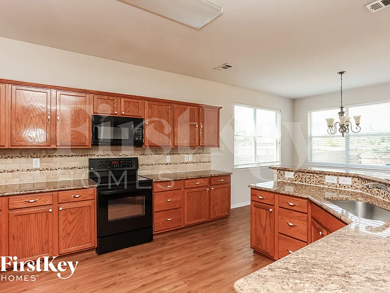 3213 Bloomfield Trl — Photo 5