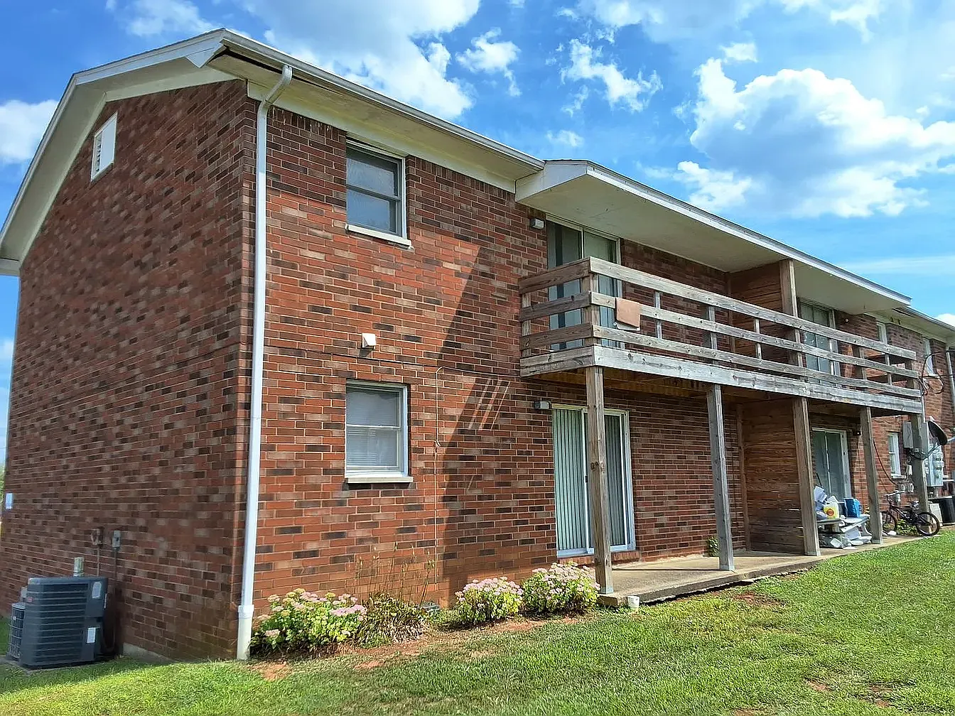 2 bed, 800 sqft, $825 — Photo 3