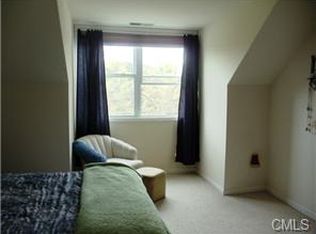 21 Copper Creek Cir, Newtown, CT 06470