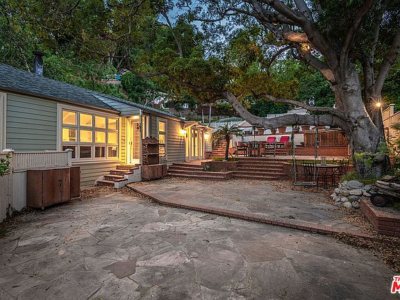 3rd image of 8819 Lookout Mountain Ave