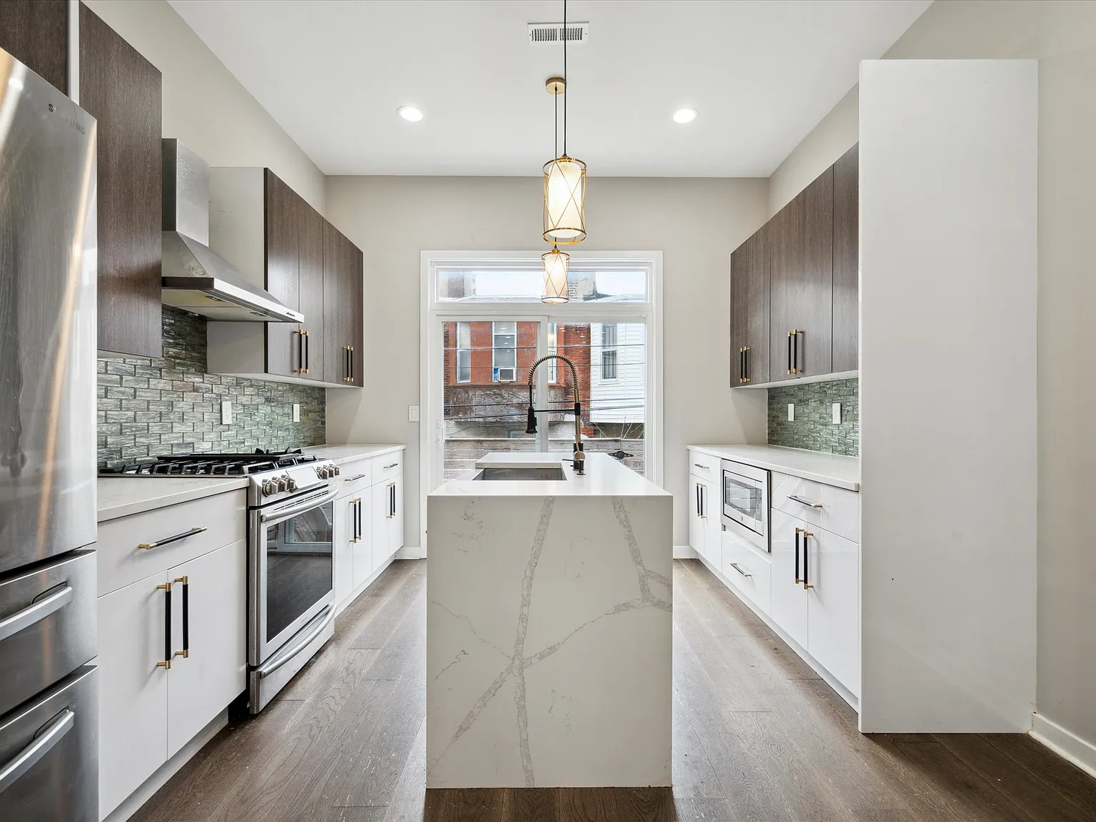 4 bed, 2300 sqft, $2,600 — Photo 4