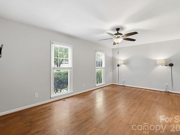 4th image of 115 Southfork Dr