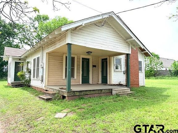 2nd image of 803 Kelly St