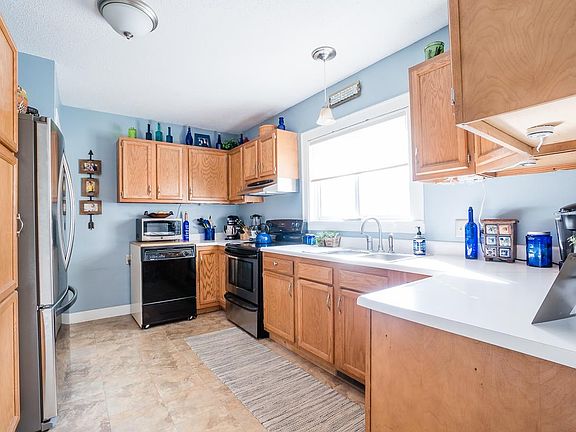 5th image of 510 College St
