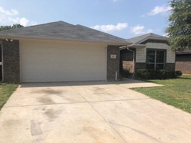 2nd image of 935 Ranch Rd