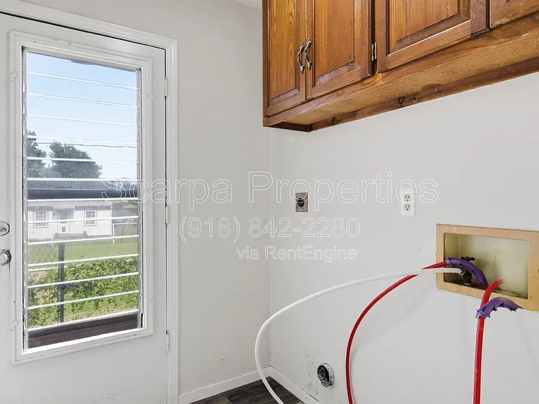4530 E 6th St — Photo 12