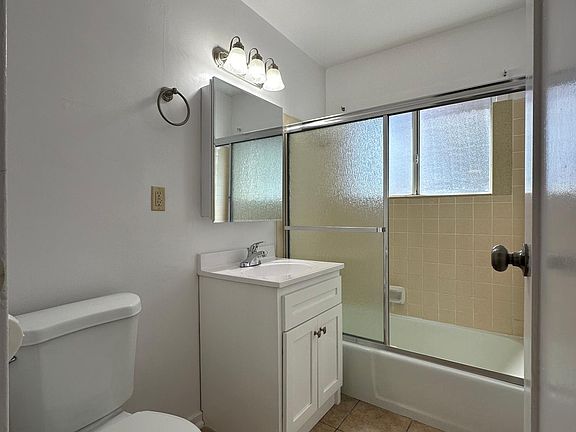 3rd image of 3043 1/2 Larga Ave