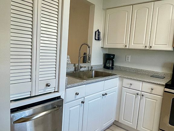 4th image of 11511 113th St Unit 5A