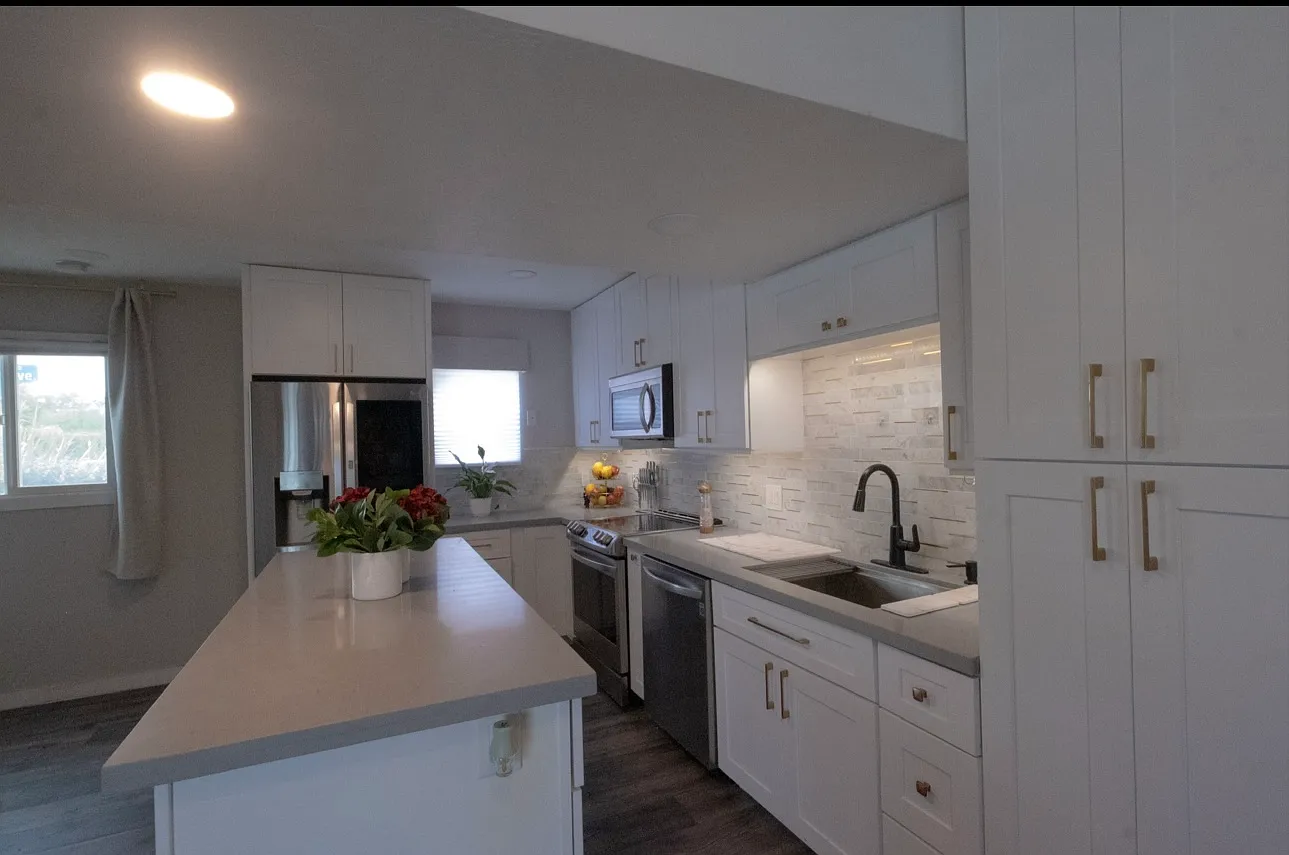 2 bed, 1.5 bath, 925 sqft, $2,200 — Photo 1