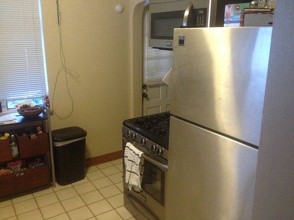 5th image of 2218 Woodlawn Ave