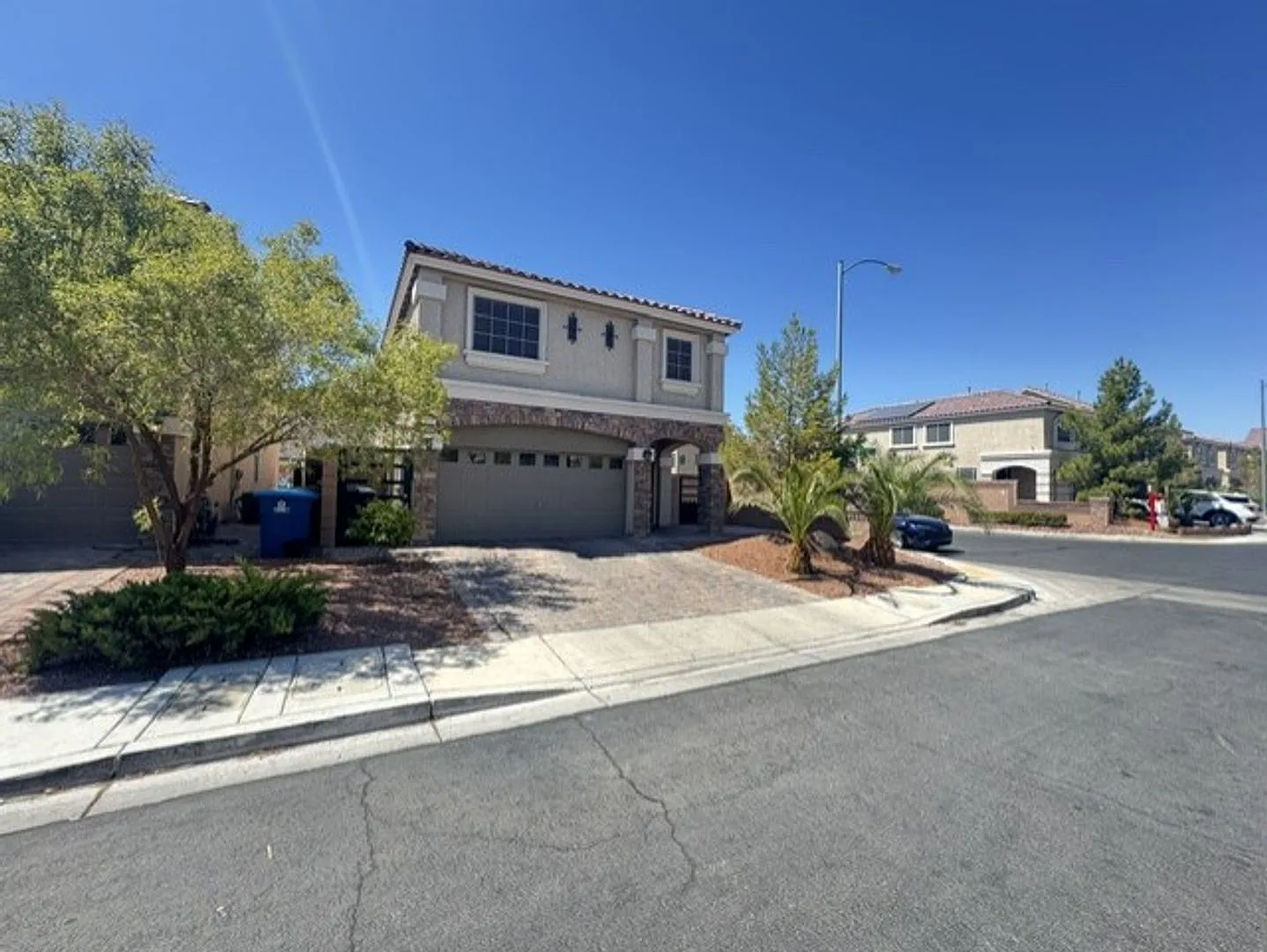 Spacious 4-Bedroom Home with Loft & Private Backyard — Photo 3