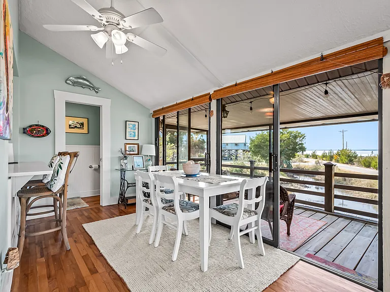 4 Oyster Bay Dr — Photo 7