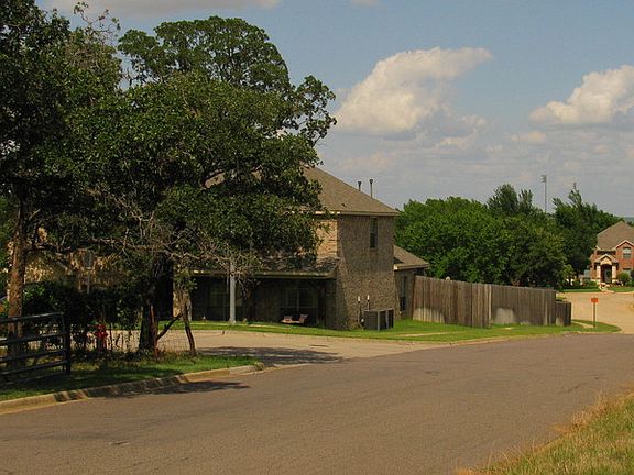 4th image of 1008 Harrison Dr