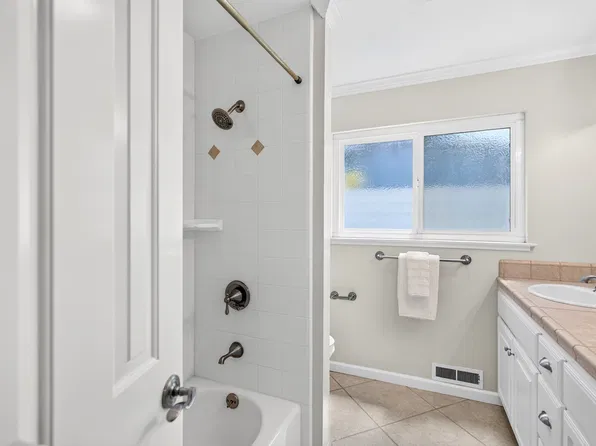 1678 Lewiston Dr, Sunnyvale, CA 94087