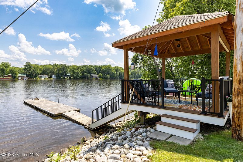 3rd image of 335 River Road