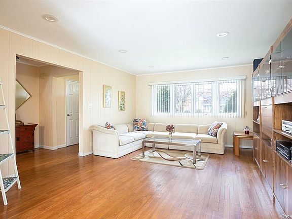 4th image of 208 Vincent Dr