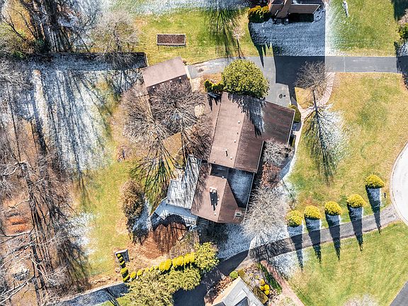 3rd image of 55 Candlewood Dr