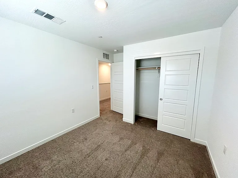 4456 Bellaire Ave — Photo 12
