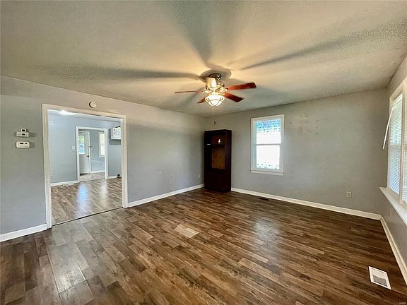 4th image of 804 N Mine St