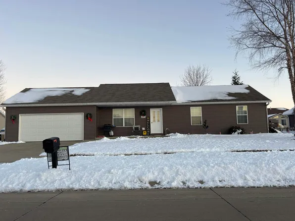 204 Fairview Dr, Manchester, IA 52057