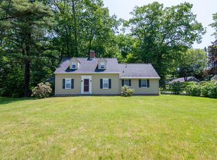 10 Edgewater Rd, Falmouth, ME 04105